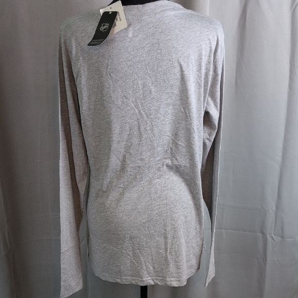 NHL Gray and Red Long‎ Sleeve Tee - Picture 2 of 8